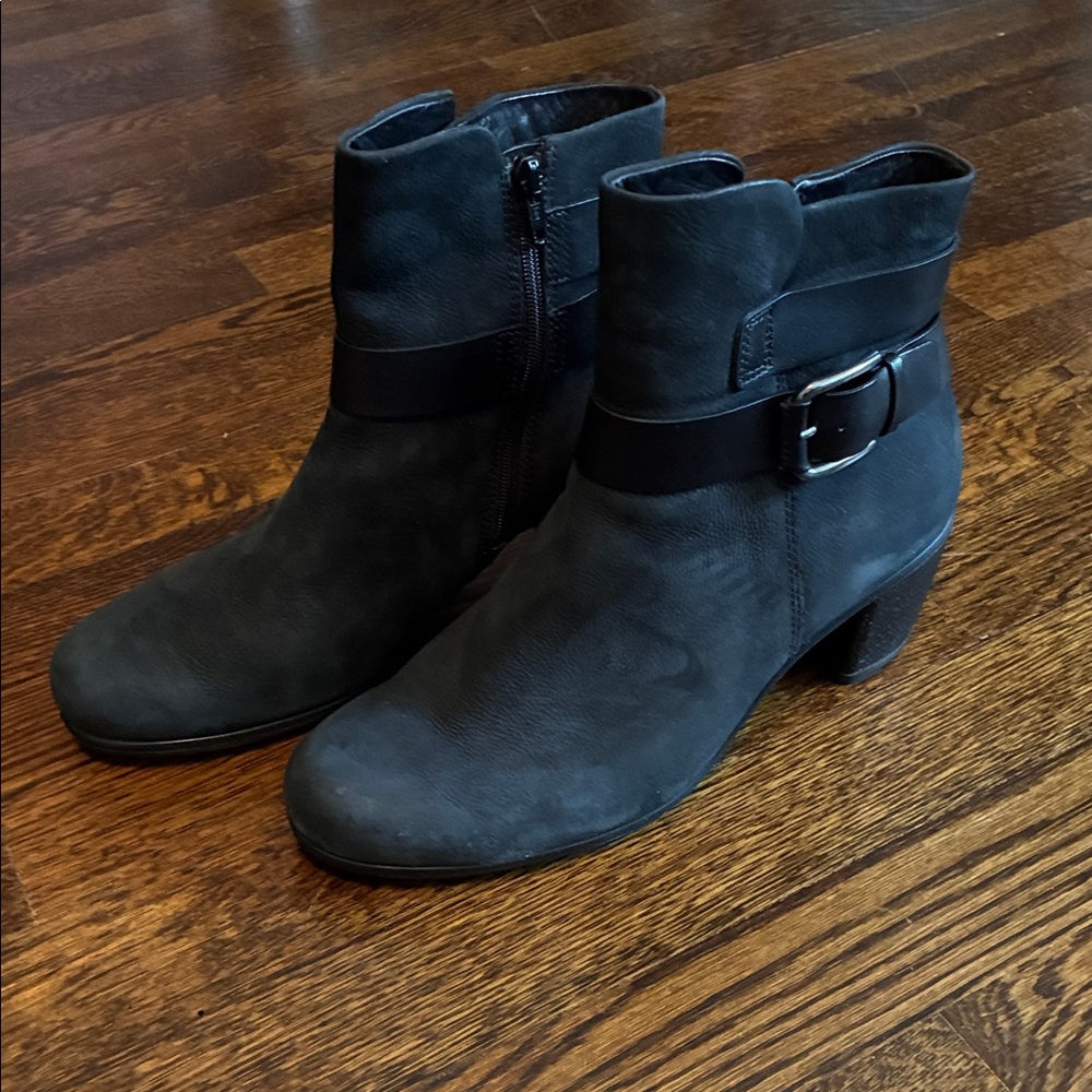 Ecco Black Suede Boots size 39/8-8.5